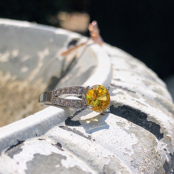 Vintage Citrine cocktail Rhinestone Ring size 6 - Picture 4 of 5
